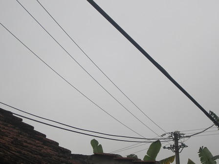 10 năm đi kiện vì phải ăn ngủ dưới đường điện cao thế